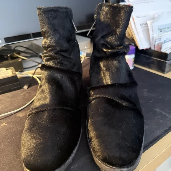 John Varvatos Morrison Sharpei Boots - Picture 2 of 3